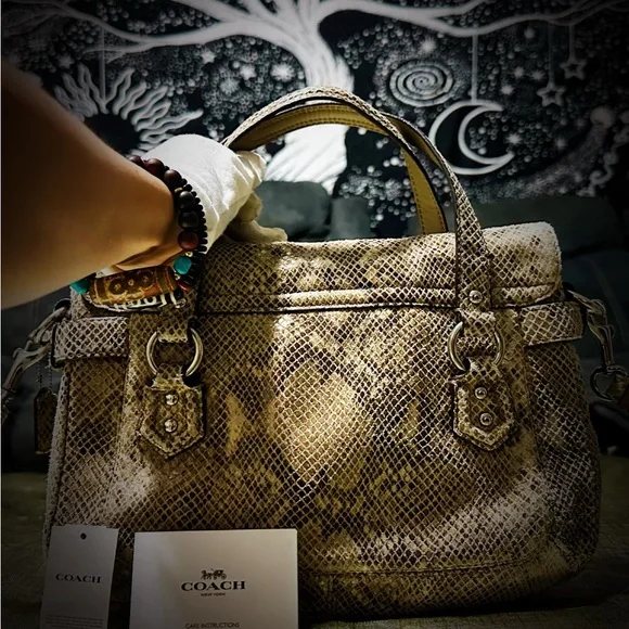 Vintage style Y2K Coach Tan Snake Print Women's Bag crossbody purse handbag - Picture 14 of 17